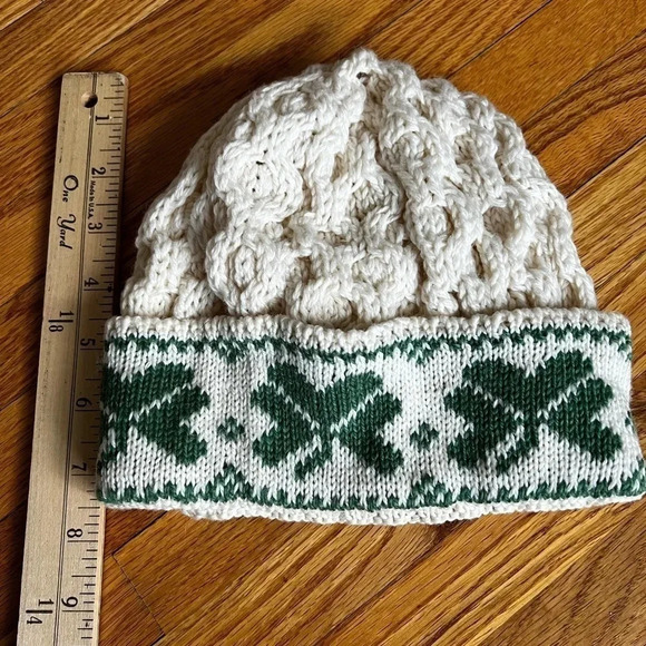 Hand knit wool hat - Picture 2 of 4